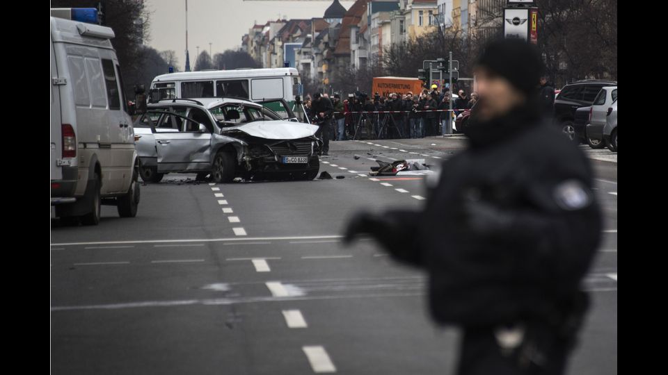 Bomba esplode su un'auto, paura a Berlino (Afp)&nbsp;