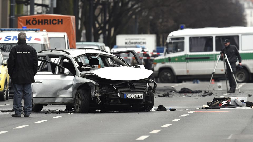 Bomba esplode su un'auto, paura a Berlino (Afp)&nbsp;