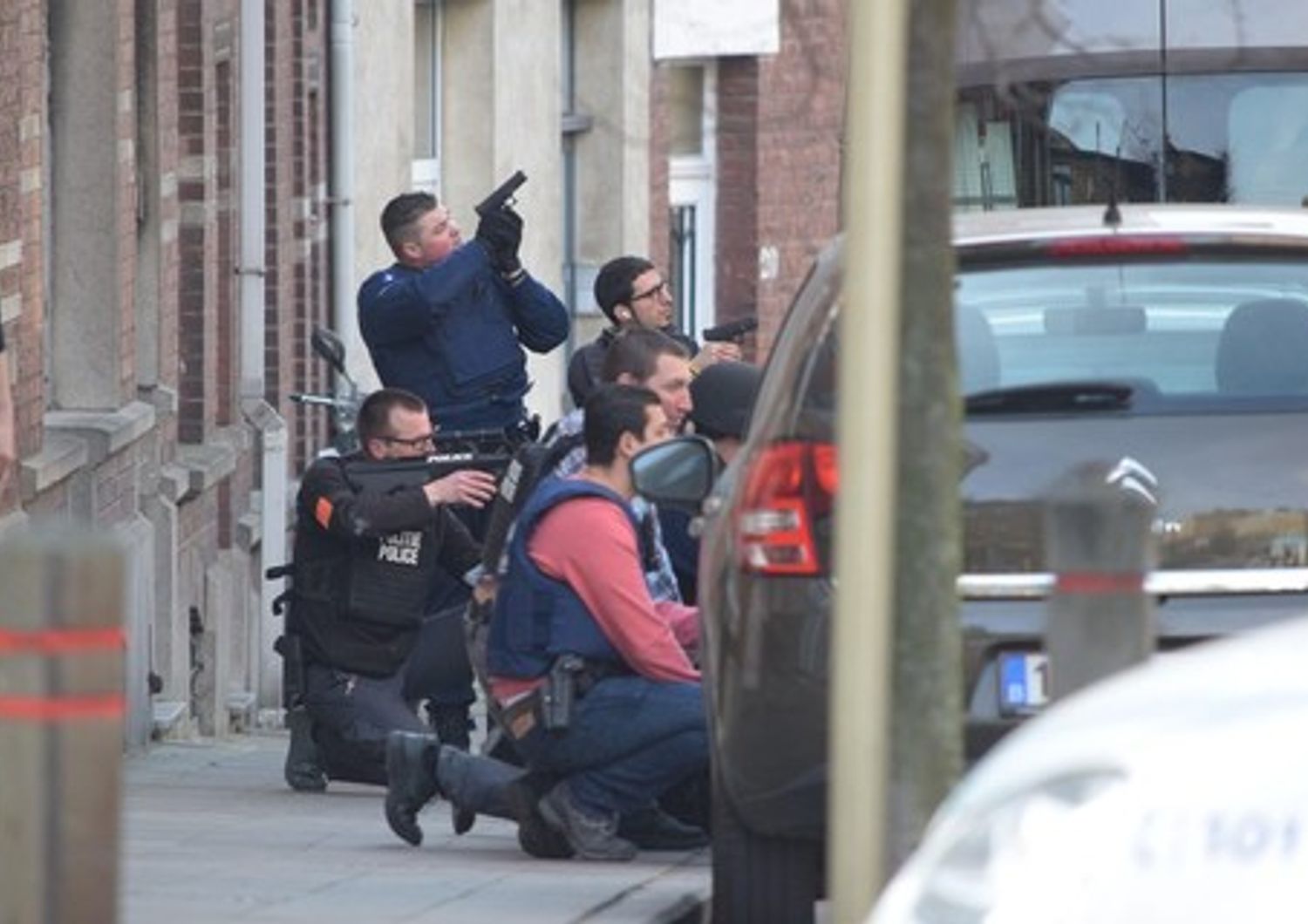 &nbsp;Sparatoria a Bruxelles durante perquisizioni su strage Parigi (foto Afp)