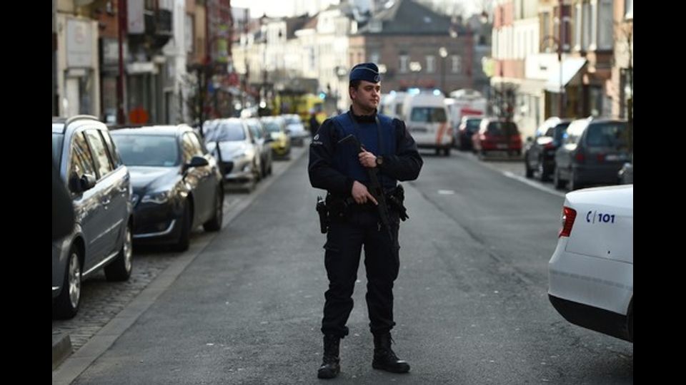 &nbsp; Sparatoria a Bruxelles durante perquisizioni su strage Parigi&nbsp;(foto Afp)