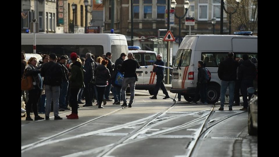 &nbsp; Sparatoria a Bruxelles durante perquisizioni su strage Parigi&nbsp;(foto Afp)