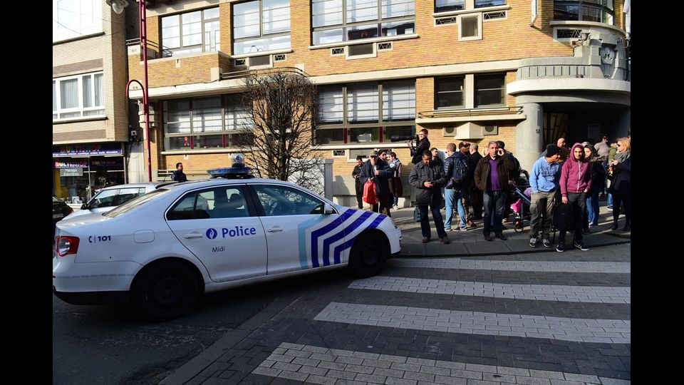 &nbsp; Sparatoria a Bruxelles durante perquisizioni su strage Parigi&nbsp;(foto Afp)