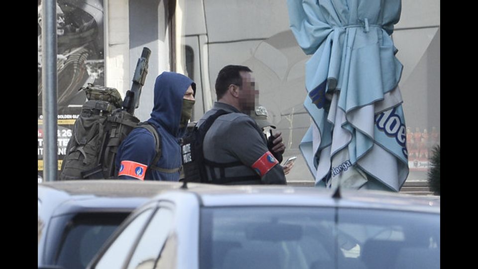 &nbsp; Sparatoria a Bruxelles durante perquisizioni su strage Parigi&nbsp;(foto Afp)