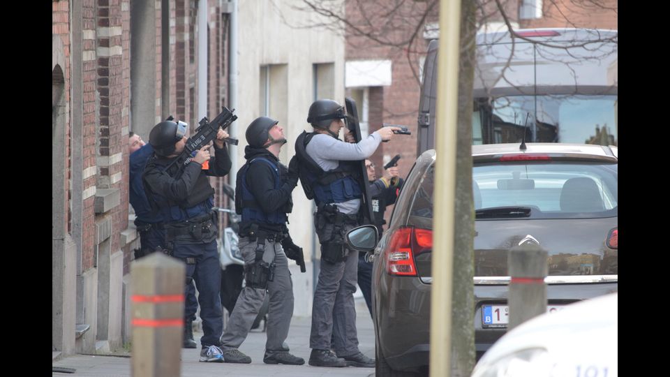 &nbsp; Sparatoria a Bruxelles durante perquisizioni su strage Parigi&nbsp;(foto Afp)