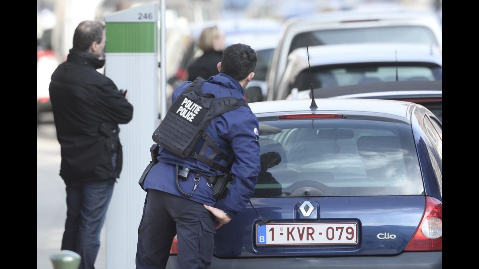Sparatoria a Bruxelles durante perquisizioni su strage Parigi&nbsp;(foto Afp)
