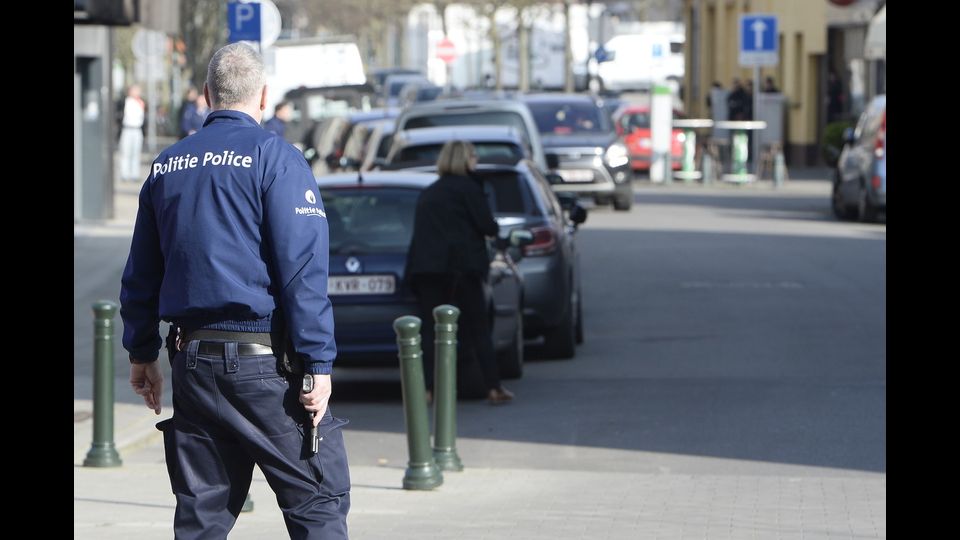 Sparatoria a Bruxelles durante perquisizioni su strage Parigi&nbsp;(foto Afp)