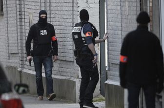 &nbsp; Sparatoria a Bruxelles durante perquisizioni su strage Parigi&nbsp;(foto Afp)
