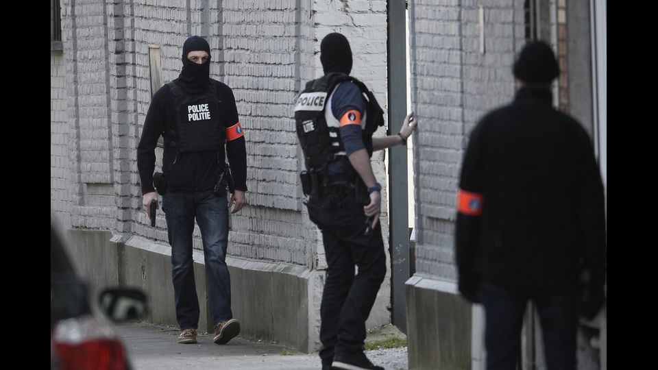 &nbsp; Sparatoria a Bruxelles durante perquisizioni su strage Parigi&nbsp;(foto Afp)