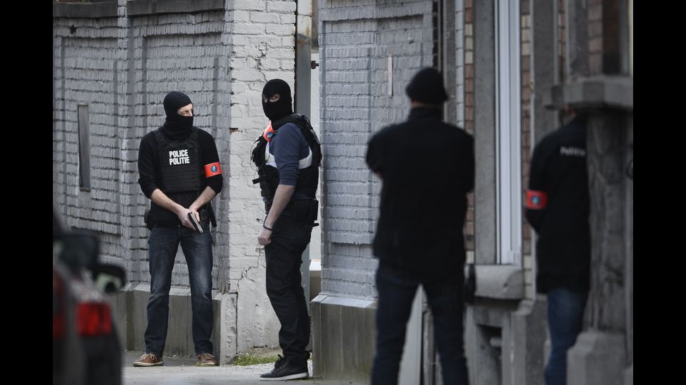 &nbsp; Sparatoria a Bruxelles durante perquisizioni su strage Parigi&nbsp;(foto Afp)