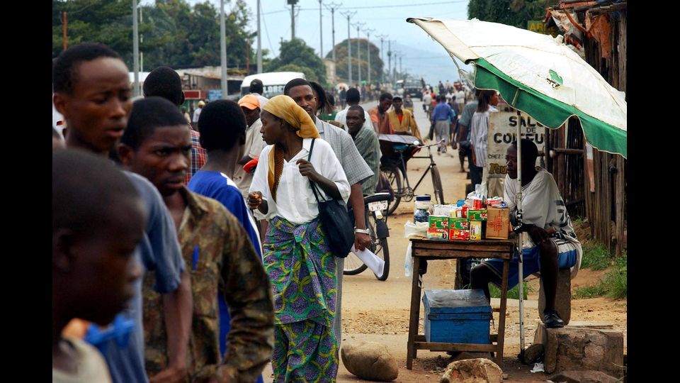 Burundi, vita nelle strade della capitale Bujumbura (Afp)