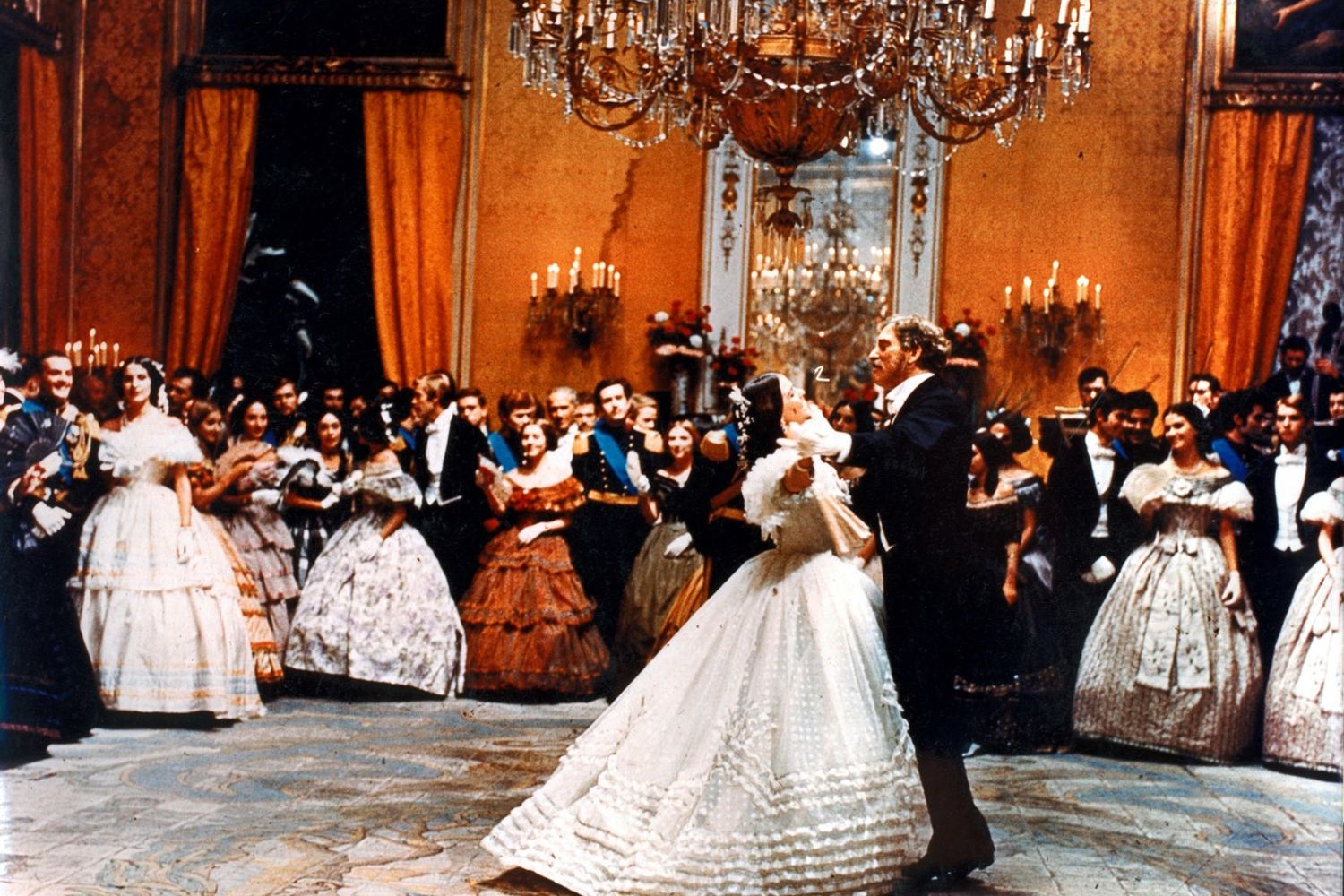 &nbsp;Una scena del ballo nel film &quot;ll Gattopardo&quot;
