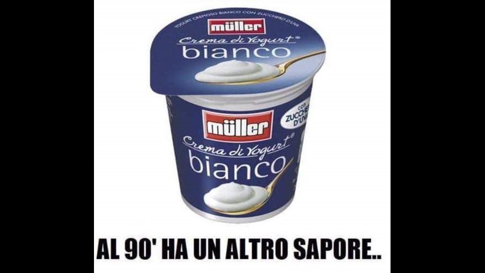 La sconfitta di ieri della Juventus all'Allianz Arena ha scatenato gli sberleffi verso i tifosi bianconeri e innescato le repliche. 'Coinvolto' suo malgrado anche Giovanni Trapattoni, mitico allenatore dei bianconeri ma anche il tecnico che ha creato il nuovo Bayern Monaco. Ecco una selezione di immagini pubblicate sui sociale network