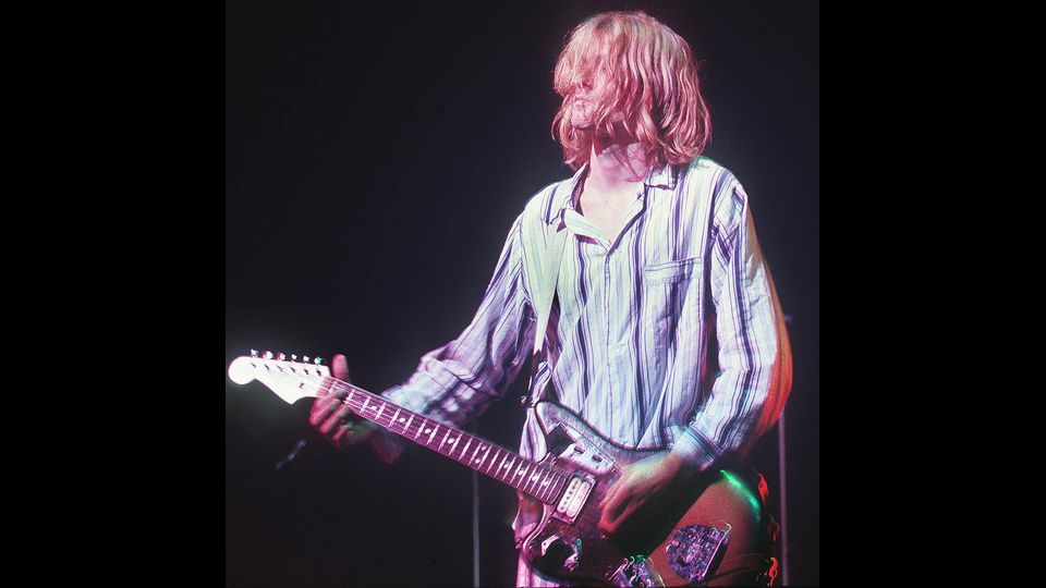&nbsp;Kurt Cobain. Leader dei Nirvana morto l'8 aprile del 1994. Il corpo di Cobain fu trovato nella serra del garage, nella sua abitazione, sul Lago Washington