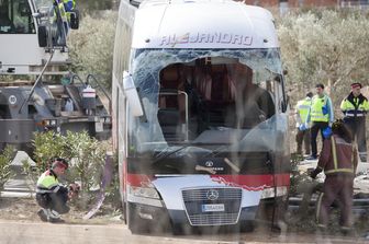Catalogna, Spagna, barcellona, si ribalta bus erasmus