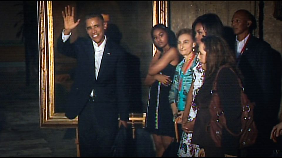 &nbsp;Il presidente con la sua famiglia in visita al Museo (foto Afp)