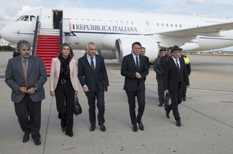 Renzi arriva all'aeroporto di Reus Barcellona Spagna (foto da sito Palazzo Chigi)&nbsp;