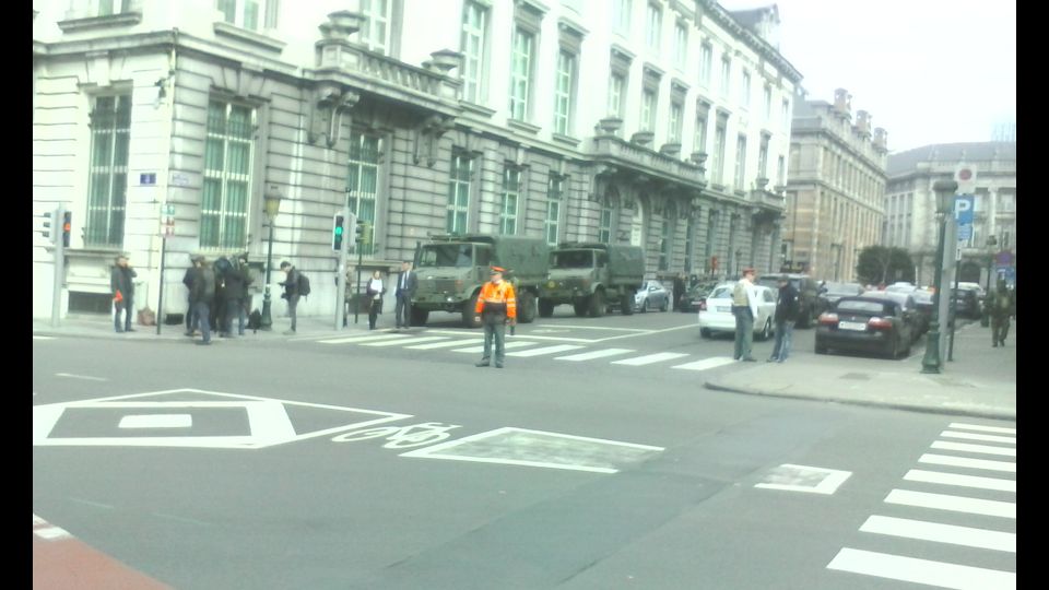attentati Bruxelles militari sede governo (foto emanuele Bonini)&nbsp;