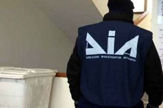 Mafia: anche un giornalista tra i 16 arresti per la gestione dei rifiuti nel catanese