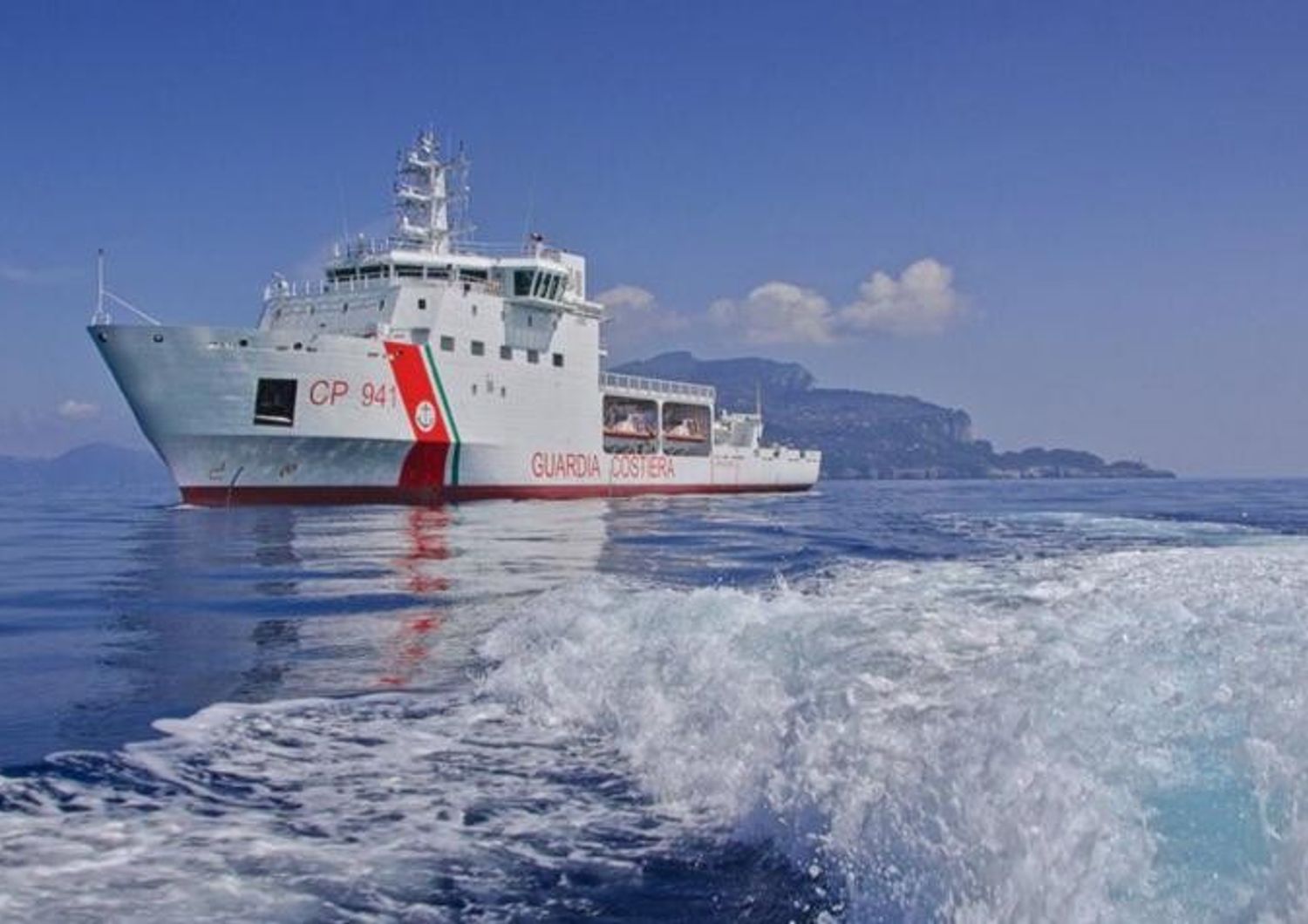 &nbsp; Guarda Costiera nave Diciotti salvataggiomigranti canale sicilia - twitter