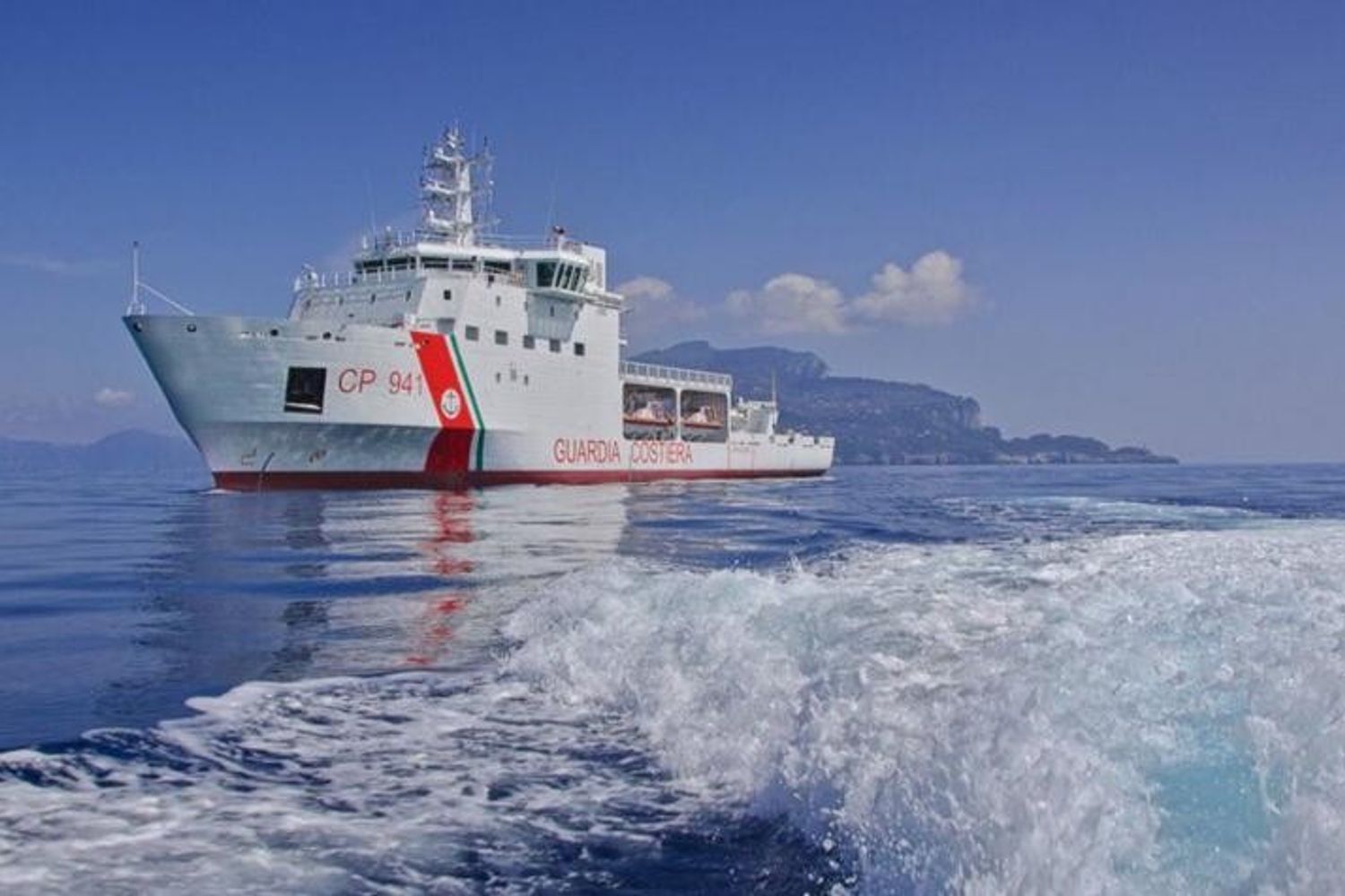 &nbsp; Guarda Costiera nave Diciotti salvataggiomigranti canale sicilia - twitter