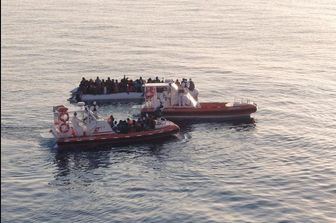 &nbsp;Guarda Costiera nave Diciotti salvataggiomigranti canale sicilia - twitter