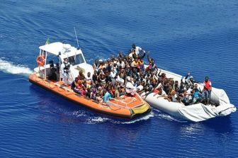 &nbsp;Guardia Costiera migranti barcone - twitter
