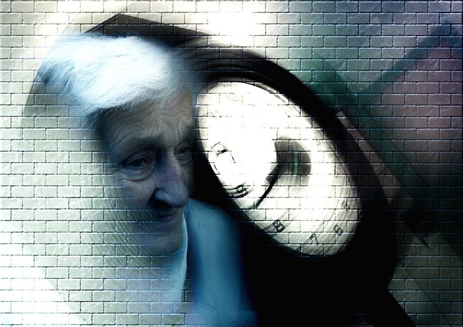 &nbsp;Vecchia donna demenza senile morbo di Alzhemeir - pixabay