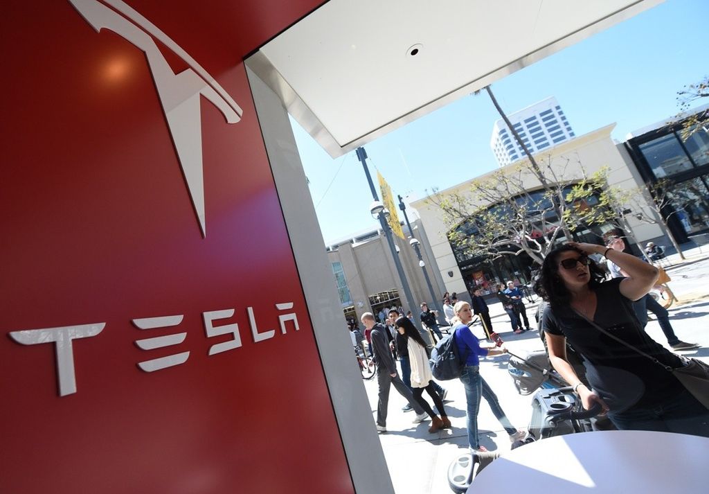 &nbsp;Tesla lancia nuova auto elettrica low cost, &egrave; boom di ordini