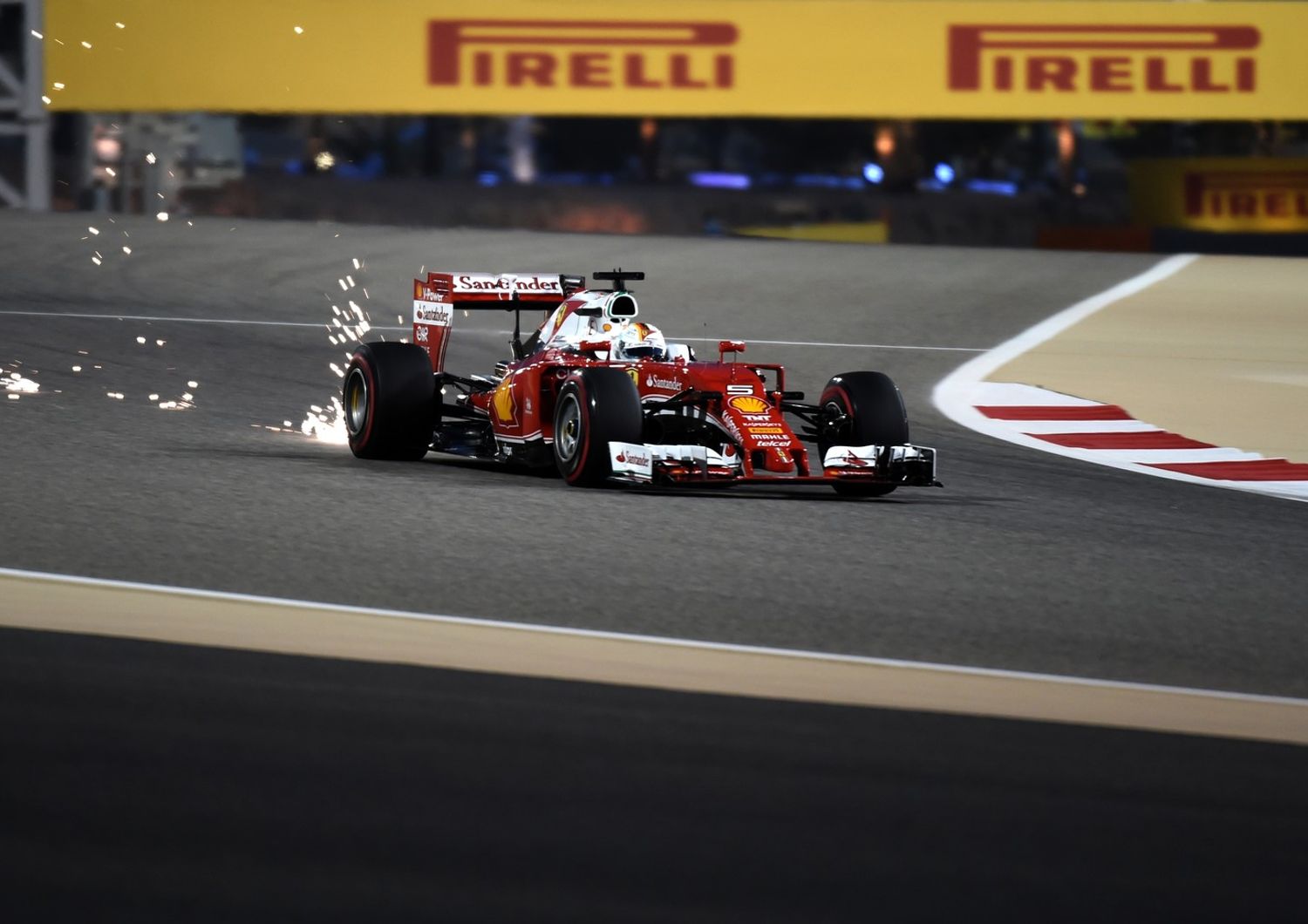 Gp Bahrain, si rompe la Ferrari di Vettel