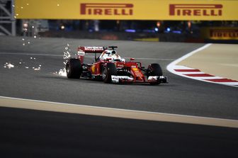 Gp Bahrain, si rompe la Ferrari di Vettel