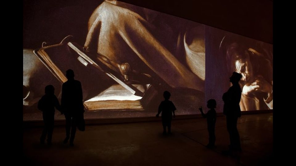 Caravaggio Experience: la video installazione al Palazzo delle Esposizioni di Roma &nbsp;fino al 3 luglio (Elaborazione grafica: The Fake Factory. Immagine Foto Scala Firenze)