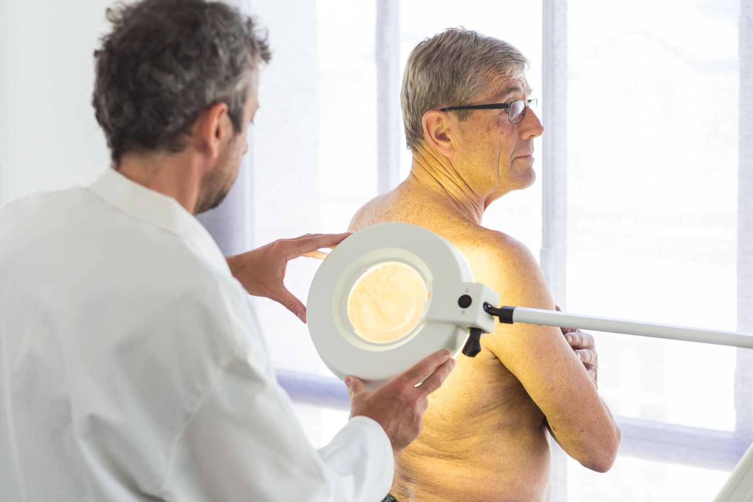 &nbsp;Melanoma, visita, visite, paziente, cure, medico, medici, indagine medica