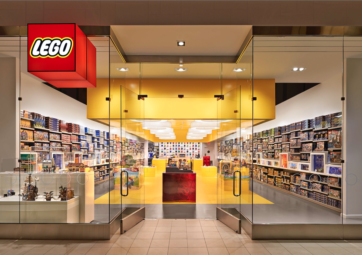 &nbsp;Lego store