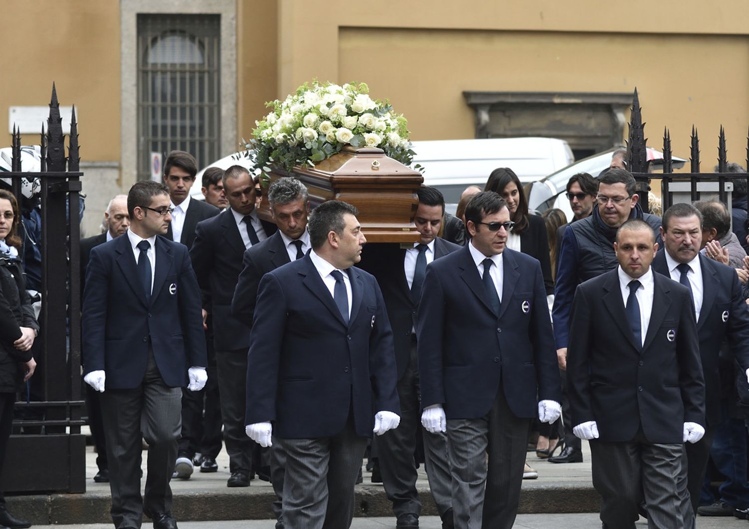 Milano, funerali di Cesare Maldini. Nella foto l'arrivo del feretro