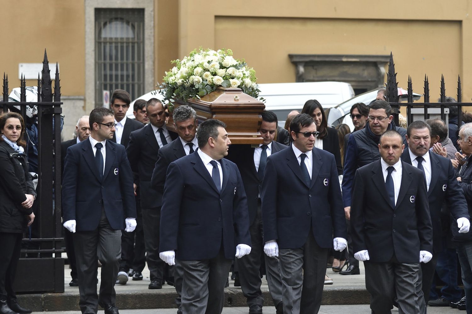 Milano, funerali di Cesare Maldini. Nella foto l'arrivo del feretro
