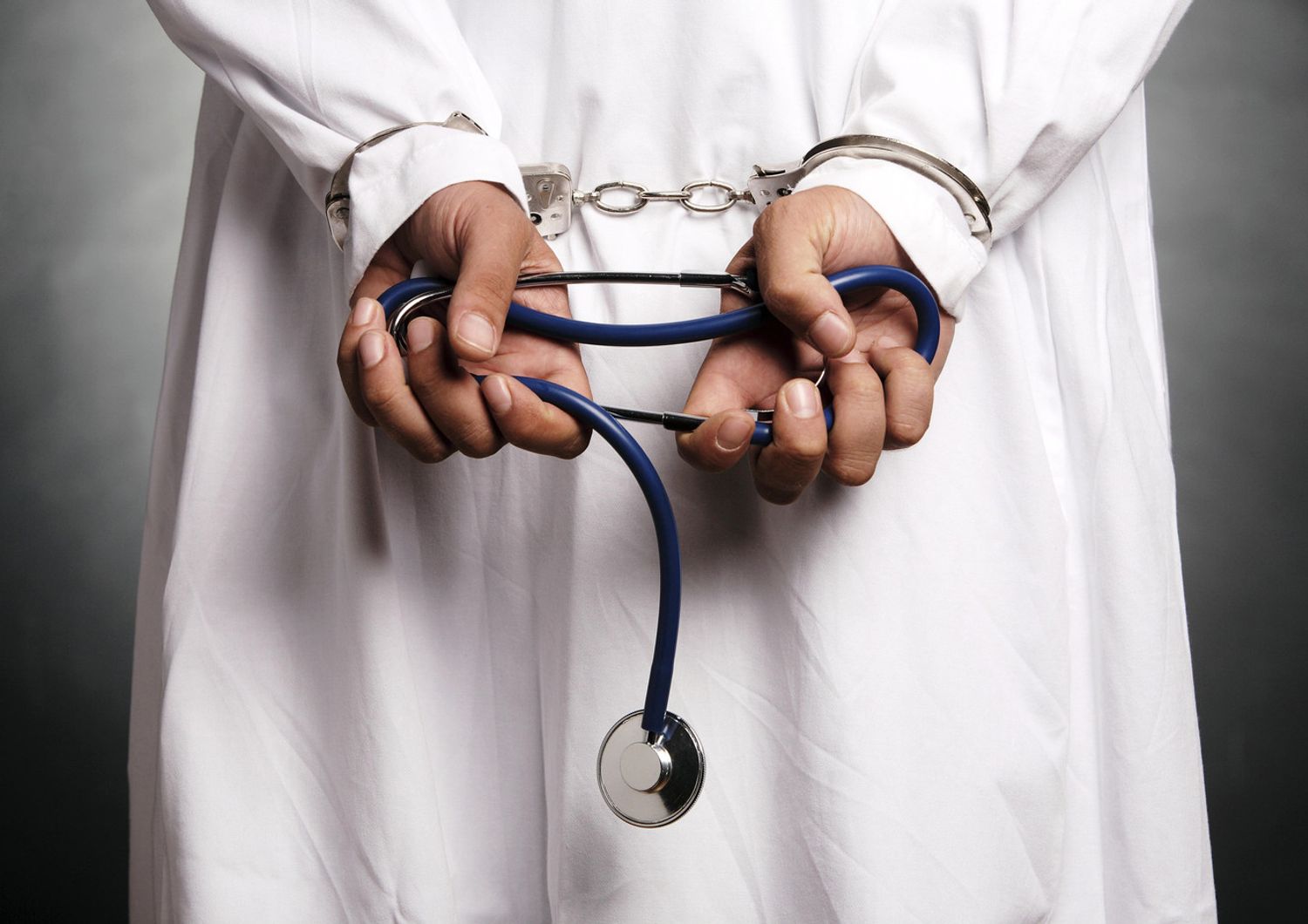 &nbsp;Medico arrestato medici arrestati in manette - agf