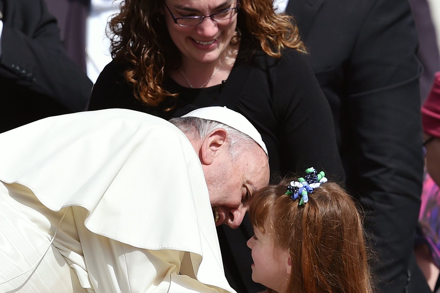 Papa benedici Lizzy (Afp)