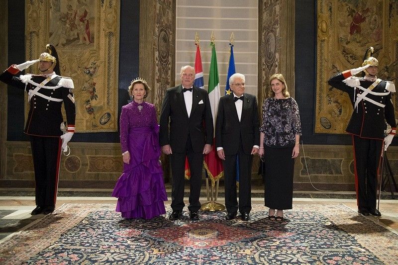 Re Harald V e la Regina Sonja di Norvegia con Sergio e Laura Mattarella