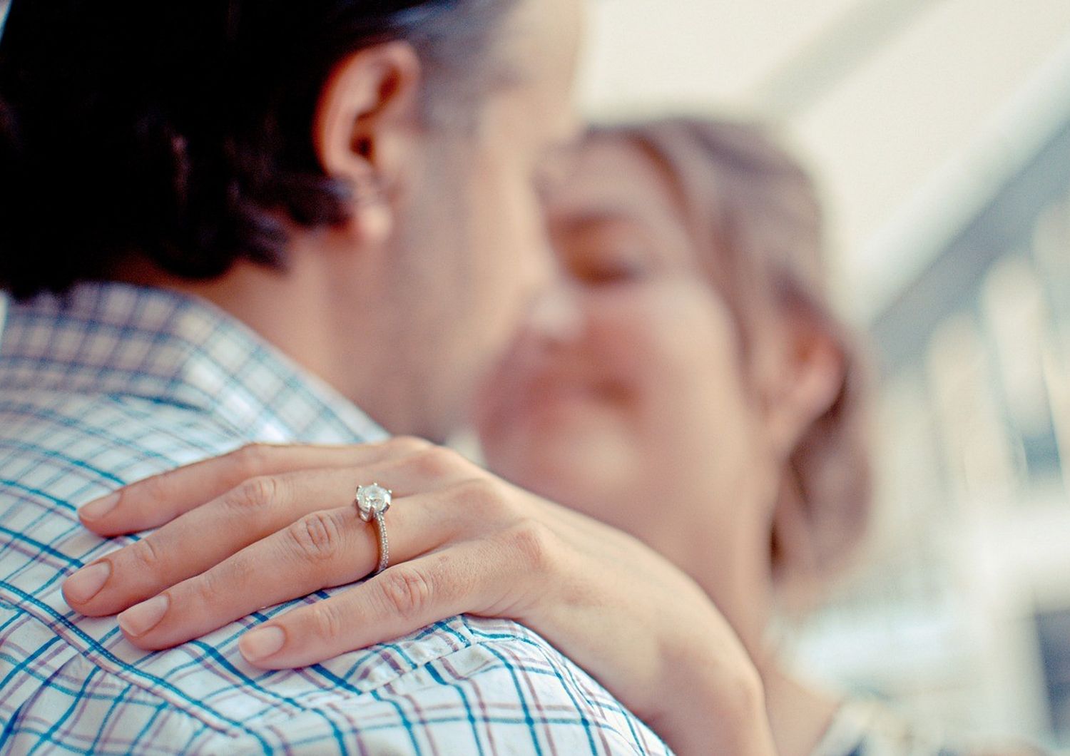 coppia abbraccio felice felicita' anello diamante (Pixabay)&nbsp;