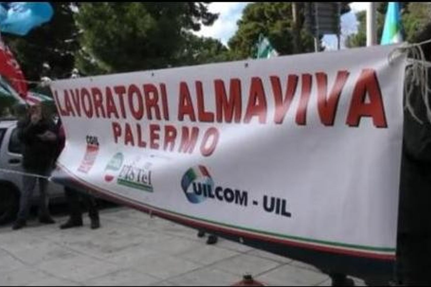 Almaviva manifestazione (foto da Twitter)