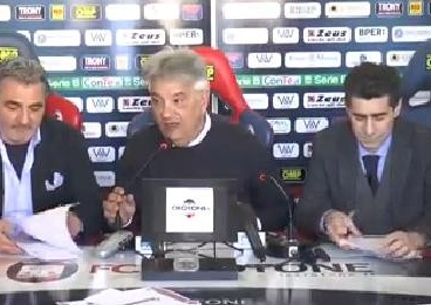 &nbsp;Conferenza stampa Crotone calcio (foto video da fb)