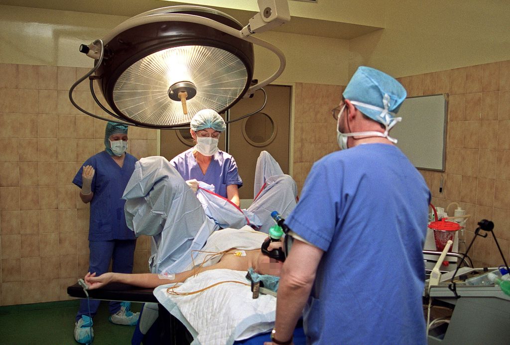 &nbsp;Sala operatoria aborto medici chirurgo ginegologo ostretico interruzione volontaria di gravidanza - afp