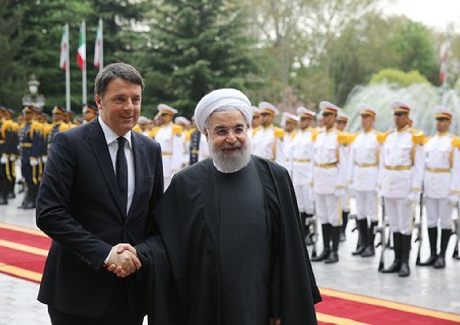Renzi in Iran Rohani (Afp)
