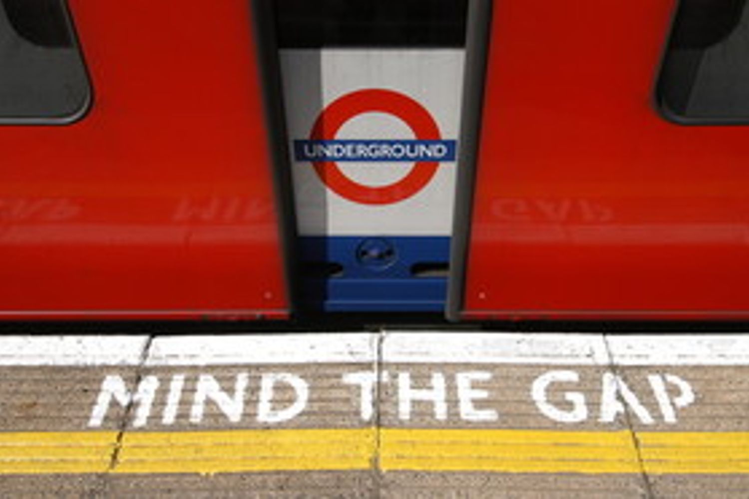 &nbsp;Metropolitana Londra mind the gap
