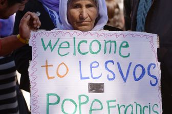 &nbsp;Papa visita migranti Lesbo