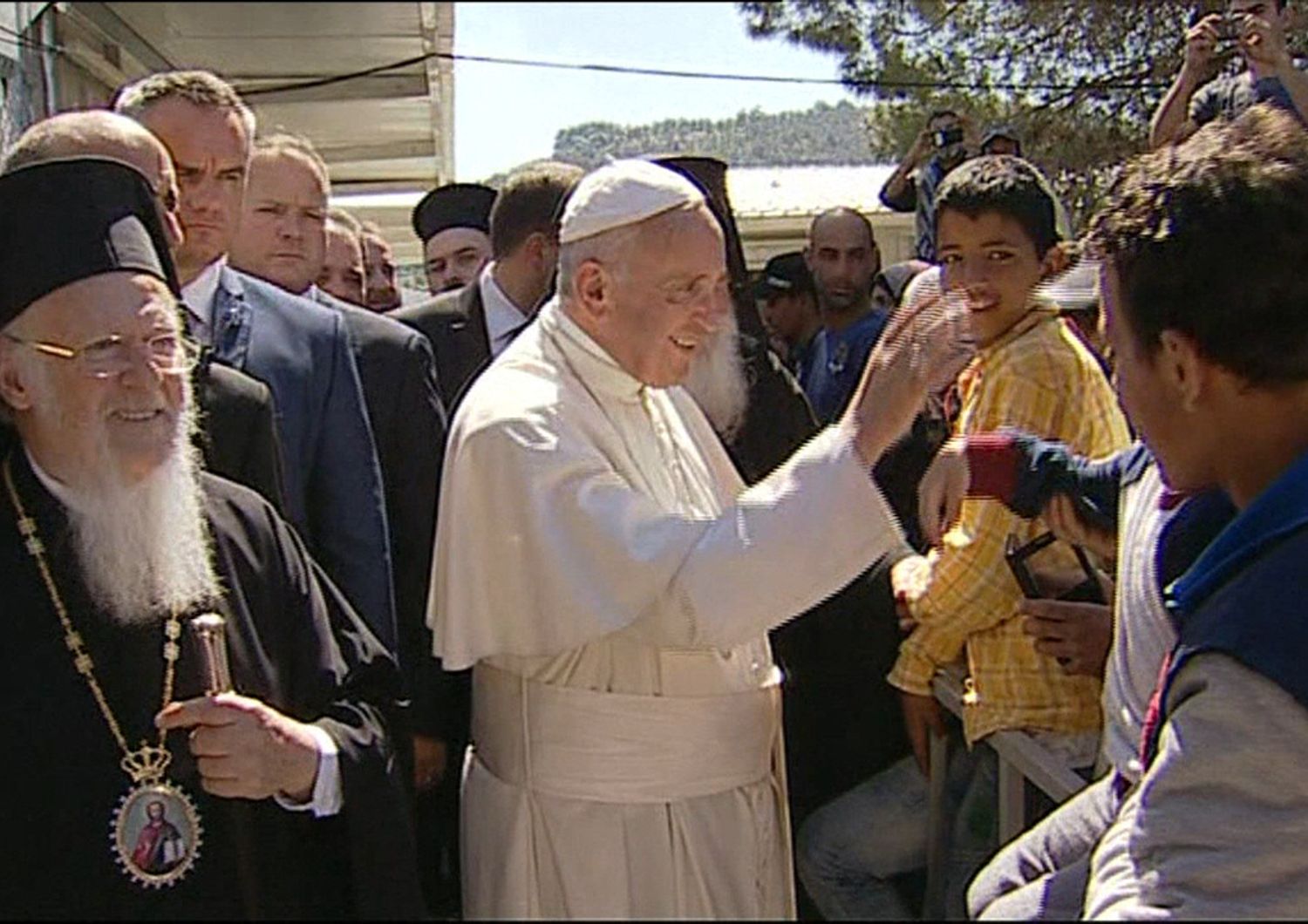 &nbsp;Papa visita migranti Lesbo