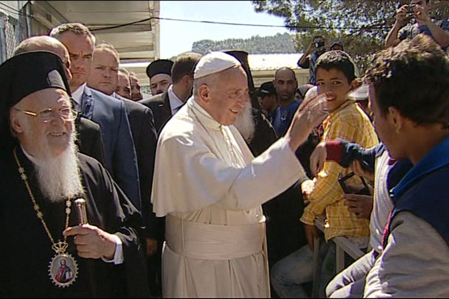 &nbsp;Papa visita migranti Lesbo