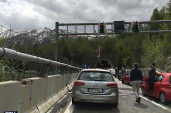 &nbsp;Gran Sasso bus incendio bus sotto galleria - youreporter