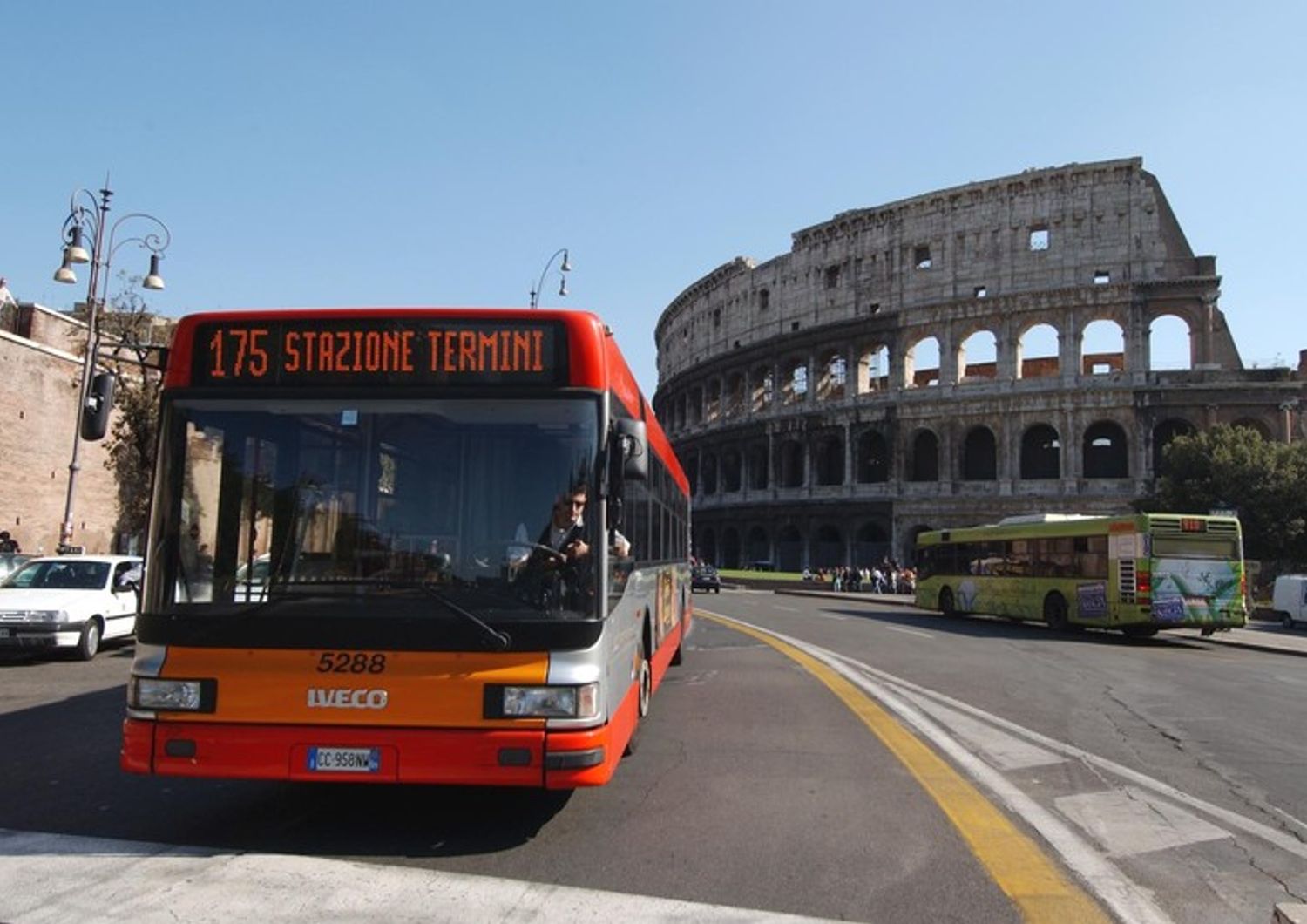 Aggrediti due controllori sul bus a Roma, 30 casi da inizio anno