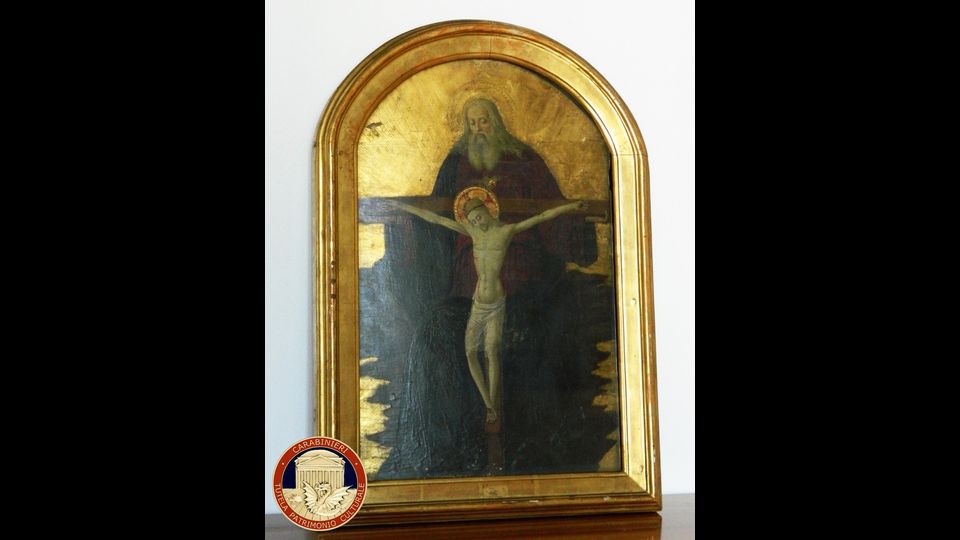 Tre le opere ritrovate, un dipinto raffigurante 'Trinita' attribuito a Alesso Baldovinetti (1425-1499)